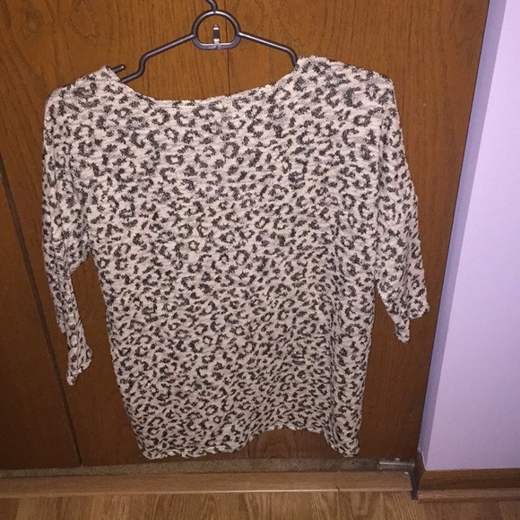 H&M sparky cheetah print shirt Size XS - Picture 2 of 3